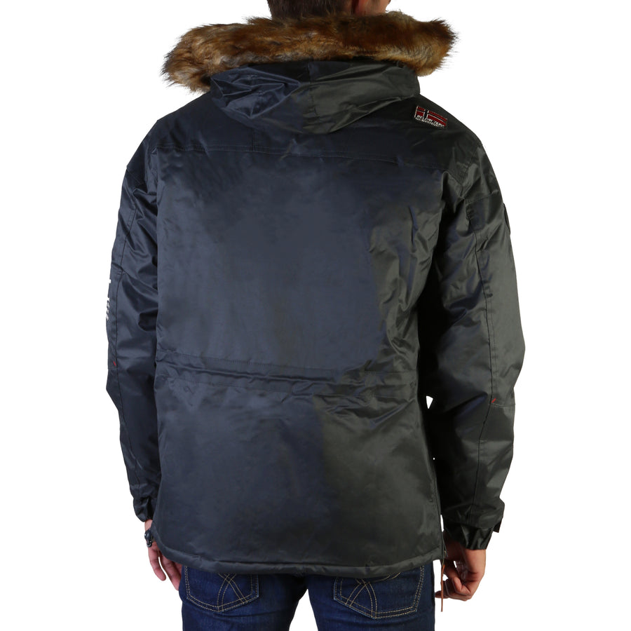 Geographical Norway - Barman_man_dgrey