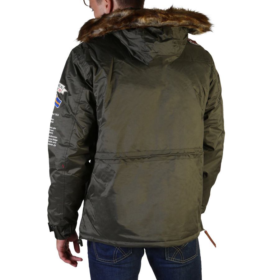 Geographical Norway - Barman_man_kaki
