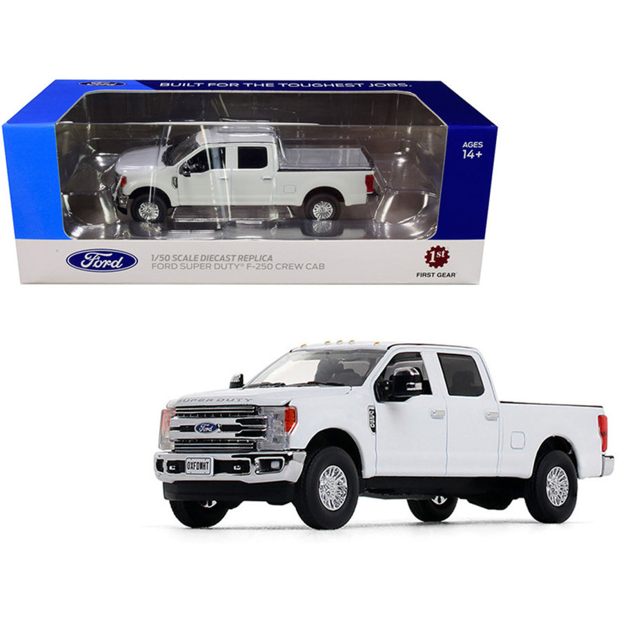 Ford F-250 Crew Cab Super Duty Pickup Truck Oxford White 1/50 Diecast Model Car By First Gear 50-3420