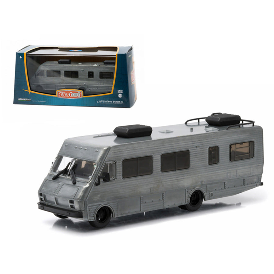 First Cut 1986 Fleetwood Bounder Rv 1/64 Diecast Model Car By Greenlight 29821