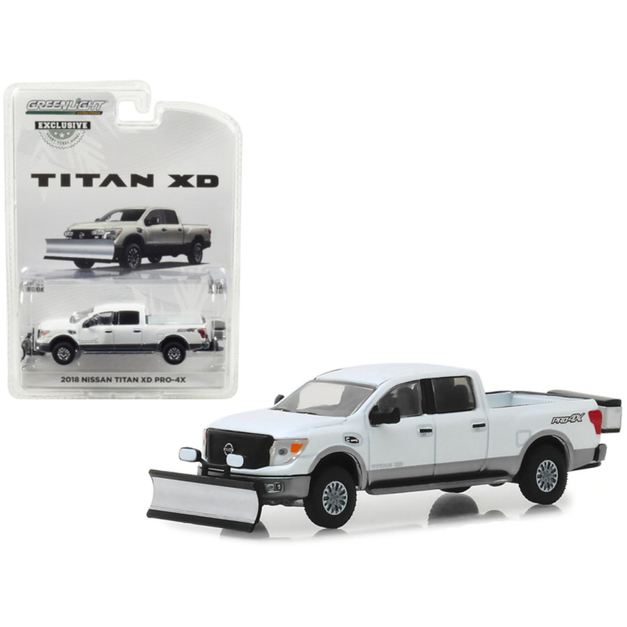2018 Nissan Titan Xd Pro-4x Pickup Truck With Snow Plow And Salt Spreader Metallic White Hobby Exclusive 1/64 Diecast Model Car By Greenlight 30021