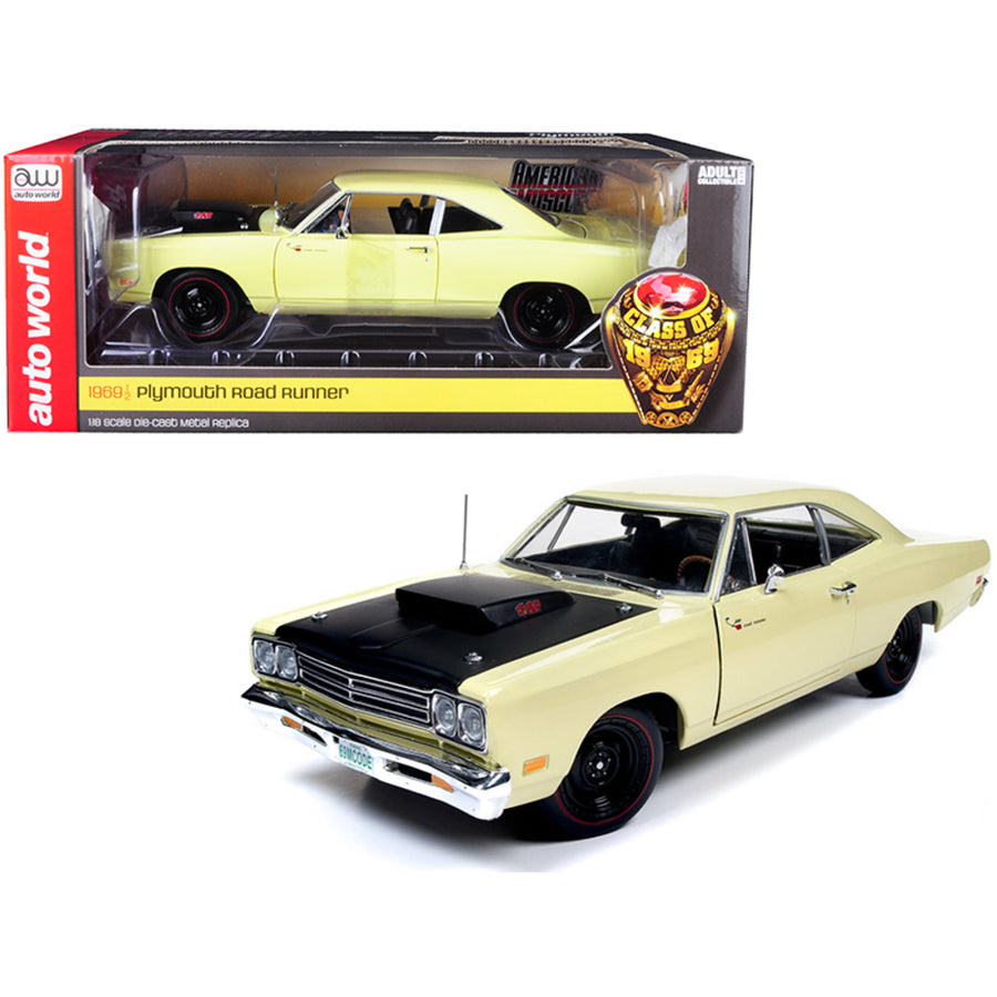 1969/5 Plymouth Road Runner Coupe Sunfire Yellow With Black Hood Looney Tunes Class Of 1969 Special Limited Edition 1/18 Diecast Model Car By Autoworld Amm1180