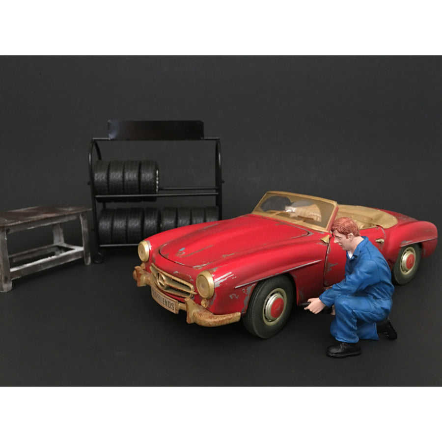 Mechanic Tony Inflating Tire Figurine For 1/18 Scale Models By American Diorama 77446