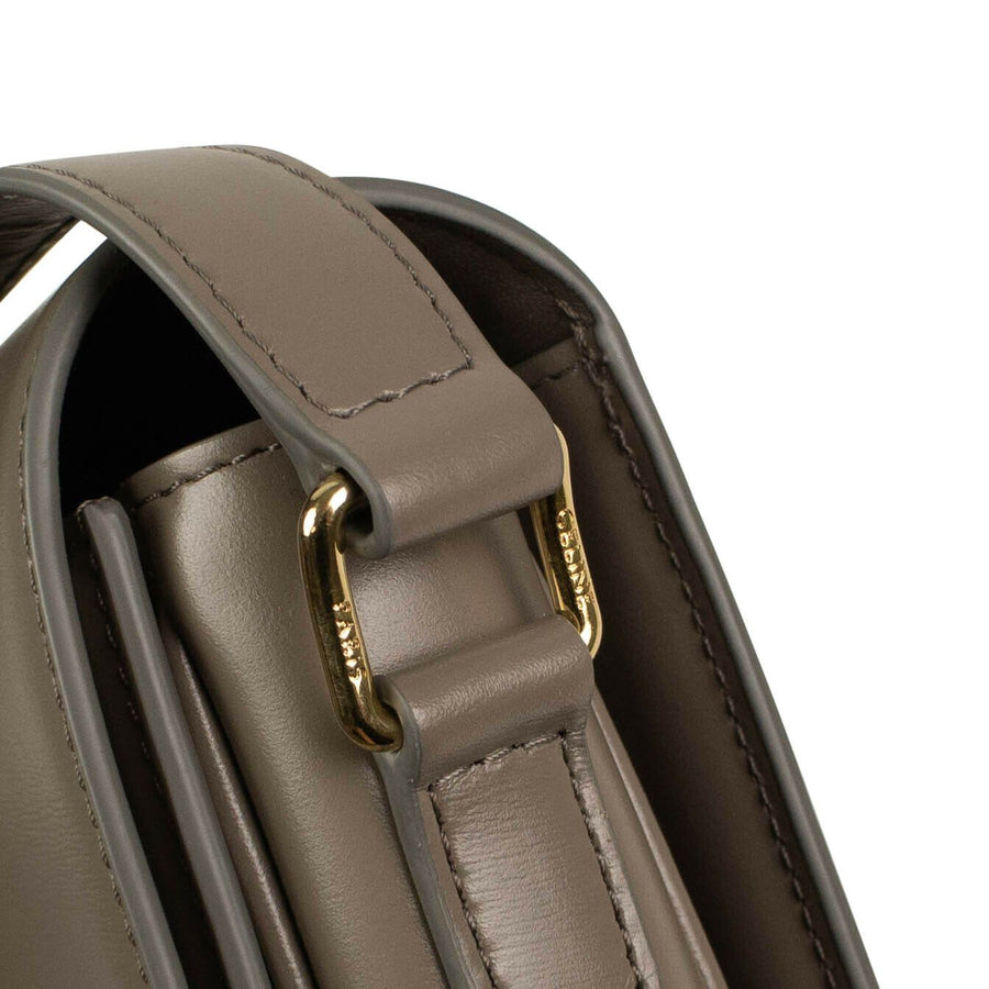 Shiny Calfskin Leather Medium Triomphe Cross Body Bag - Pebble